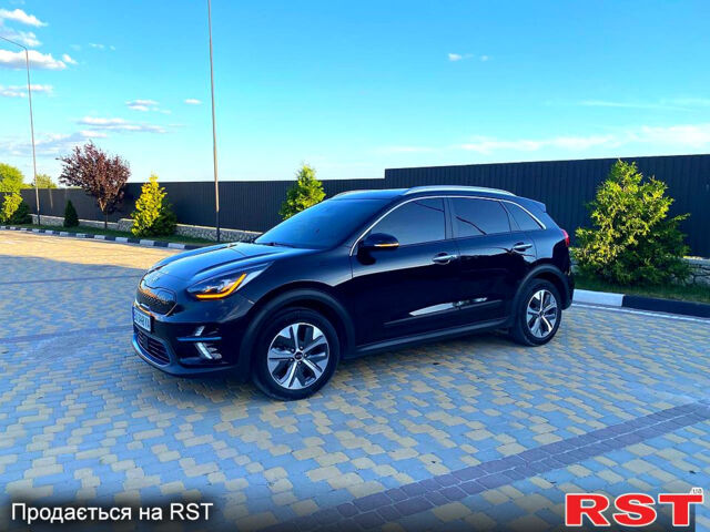 Чорний Кіа Niro, об'ємом двигуна 0.15 л та пробігом 107 тис. км за 20500 $, фото 3 на Automoto.ua