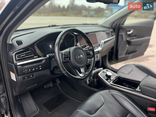 Чорний Кіа Niro, об'ємом двигуна 0 л та пробігом 140 тис. км за 17999 $, фото 51 на Automoto.ua