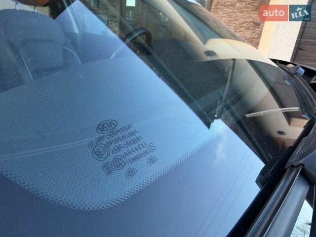 Чорний Кіа Niro, об'ємом двигуна 0 л та пробігом 69 тис. км за 21500 $, фото 10 на Automoto.ua