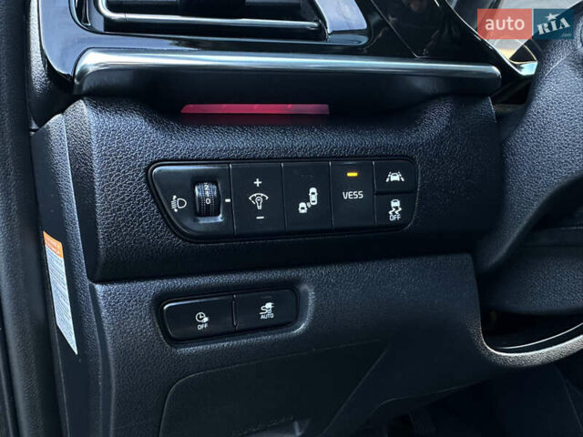 Чорний Кіа Niro, об'ємом двигуна 0 л та пробігом 144 тис. км за 19500 $, фото 47 на Automoto.ua