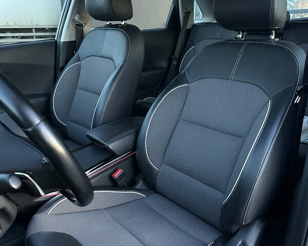 Чорний Кіа Niro, об'ємом двигуна 0 л та пробігом 98 тис. км за 19400 $, фото 21 на Automoto.ua