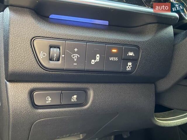 Чорний Кіа Niro, об'ємом двигуна 0 л та пробігом 69 тис. км за 21500 $, фото 31 на Automoto.ua