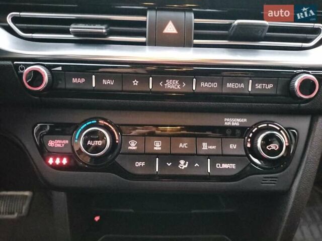 Чорний Кіа Niro, об'ємом двигуна 0 л та пробігом 136 тис. км за 18999 $, фото 12 на Automoto.ua