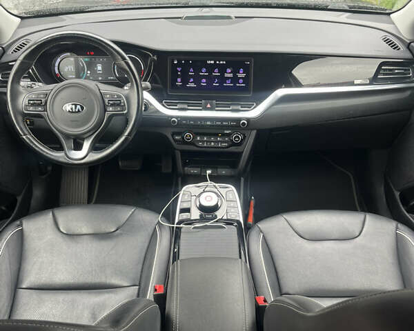 Чорний Кіа Niro, об'ємом двигуна 0 л та пробігом 81 тис. км за 19999 $, фото 9 на Automoto.ua