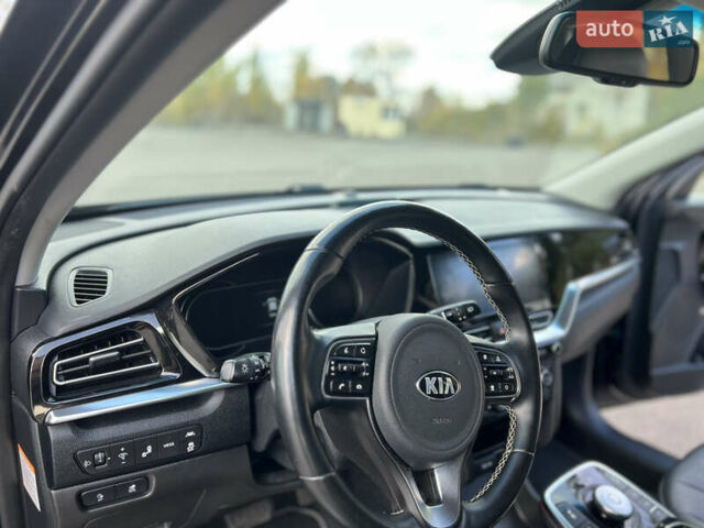 Киа Niro 2020 в Ровно на Automoto.ua Черный Киа Niro, объемом двигателя 0 л и пробегом 143 тыс. км за 18499 $, фото 56 на Automoto.ua