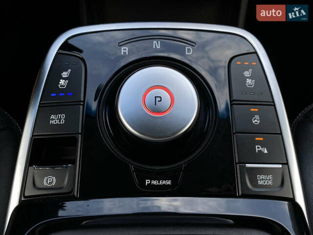 Чорний Кіа Niro, об'ємом двигуна 0 л та пробігом 64 тис. км за 23700 $, фото 8 на Automoto.ua