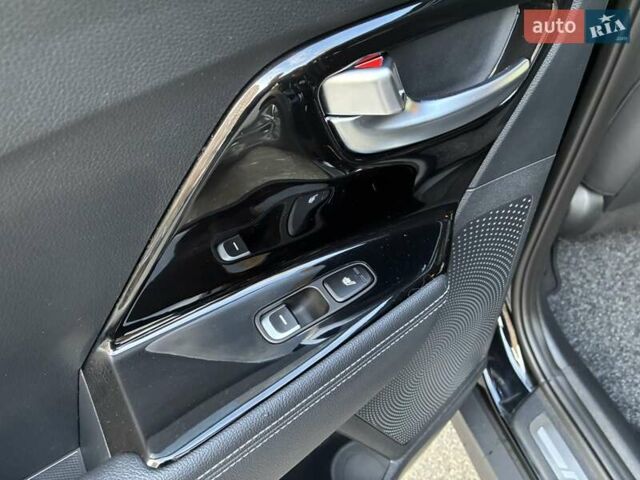 Черный Киа Niro, объемом двигателя 0 л и пробегом 105 тыс. км за 20500 $, фото 59 на Automoto.ua