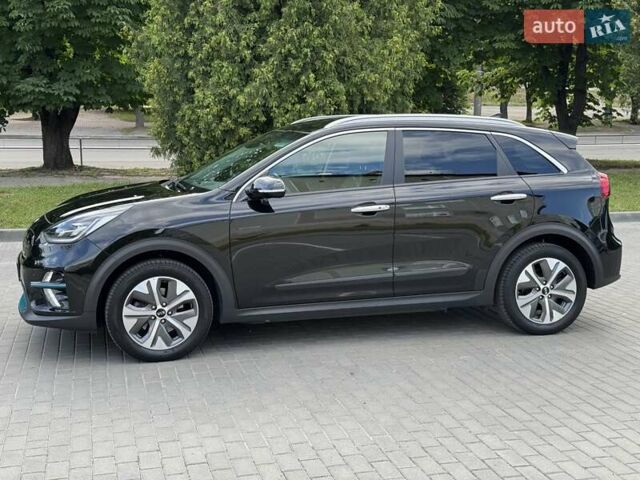 Черный Киа Niro, объемом двигателя 0 л и пробегом 98 тыс. км за 20999 $, фото 3 на Automoto.ua