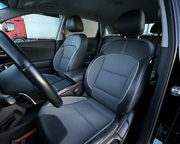 Чорний Кіа Niro, об'ємом двигуна 0 л та пробігом 98 тис. км за 19400 $, фото 22 на Automoto.ua