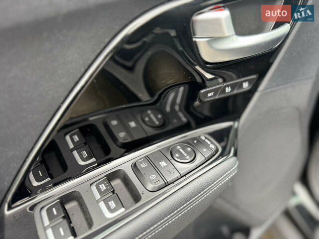 Черный Киа Niro, объемом двигателя 0 л и пробегом 93 тыс. км за 17999 $, фото 25 на Automoto.ua