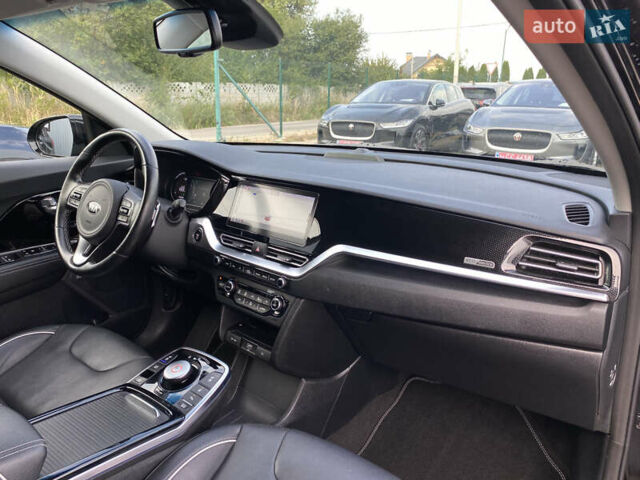 Чорний Кіа Niro, об'ємом двигуна 0 л та пробігом 64 тис. км за 22700 $, фото 98 на Automoto.ua