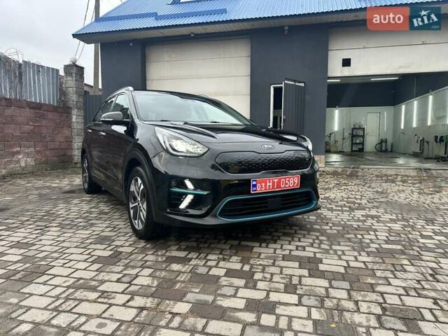 Чорний Кіа Niro, об'ємом двигуна 0 л та пробігом 104 тис. км за 20923 $, фото 8 на Automoto.ua