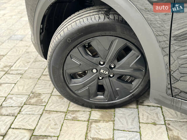 Чорний Кіа Niro, об'ємом двигуна 0 л та пробігом 109 тис. км за 17499 $, фото 49 на Automoto.ua
