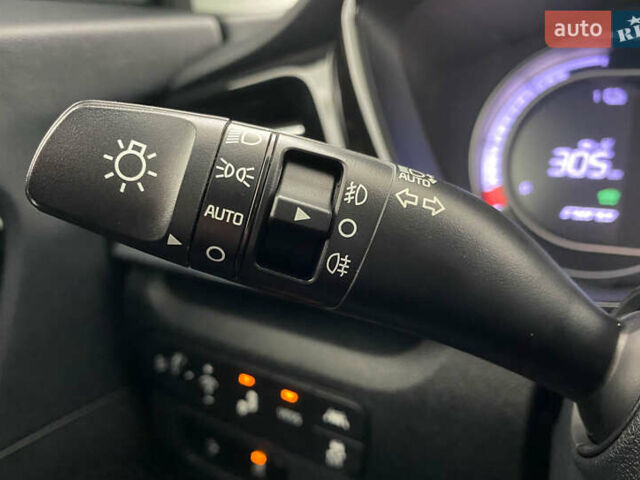 Чорний Кіа Niro, об'ємом двигуна 0 л та пробігом 70 тис. км за 22350 $, фото 20 на Automoto.ua