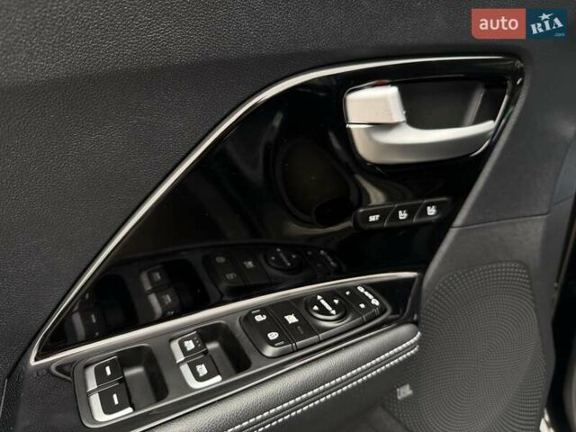 Чорний Кіа Niro, об'ємом двигуна 0 л та пробігом 89 тис. км за 20799 $, фото 38 на Automoto.ua