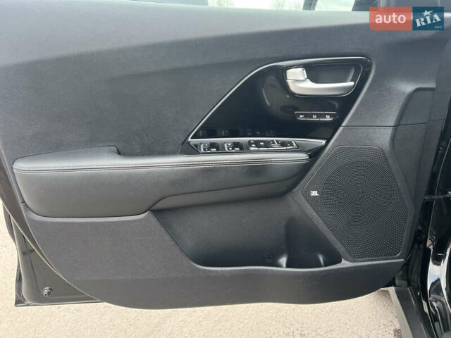 Чорний Кіа Niro, об'ємом двигуна 0 л та пробігом 140 тис. км за 17999 $, фото 47 на Automoto.ua