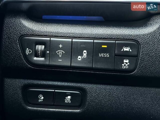 Черный Киа Niro, объемом двигателя 0 л и пробегом 80 тыс. км за 23400 $, фото 12 на Automoto.ua