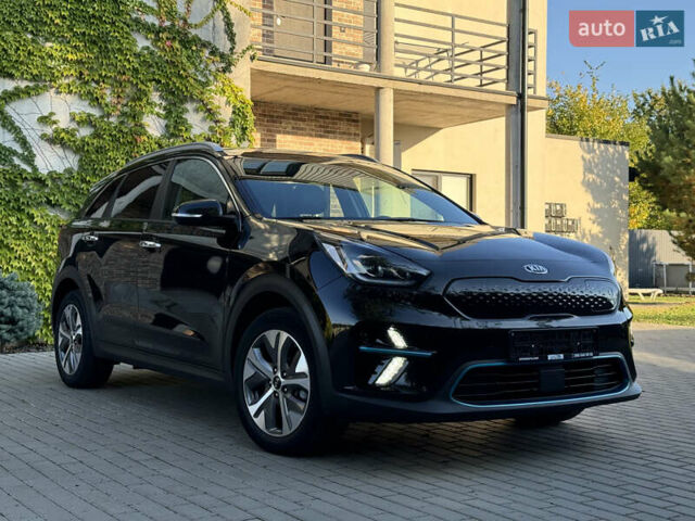 Черный Киа Niro, объемом двигателя 0 л и пробегом 50 тыс. км за 23499 $, фото 92 на Automoto.ua
