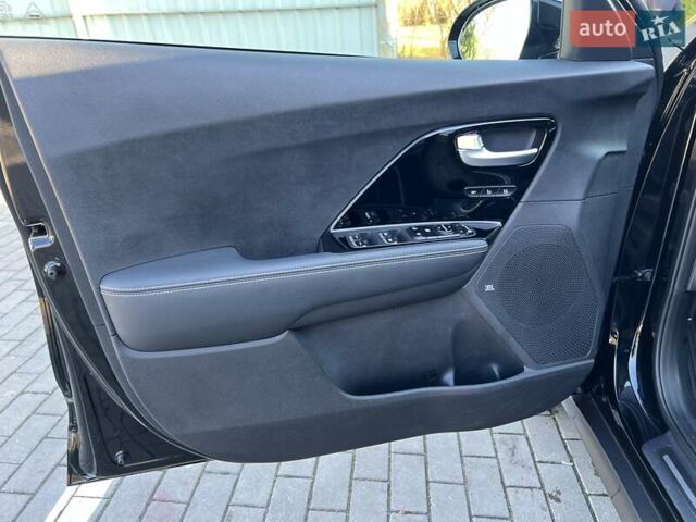 Чорний Кіа Niro, об'ємом двигуна 0 л та пробігом 112 тис. км за 20499 $, фото 38 на Automoto.ua