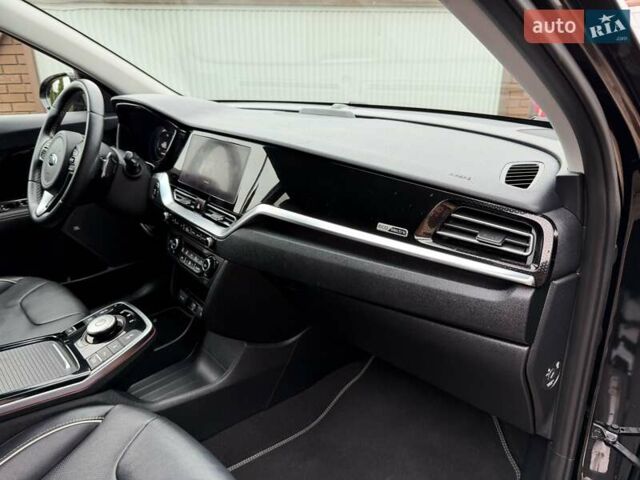 Чорний Кіа Niro, об'ємом двигуна 0 л та пробігом 89 тис. км за 20799 $, фото 74 на Automoto.ua