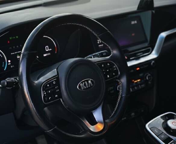 Чорний Кіа Niro, об'ємом двигуна 0 л та пробігом 112 тис. км за 19850 $, фото 34 на Automoto.ua