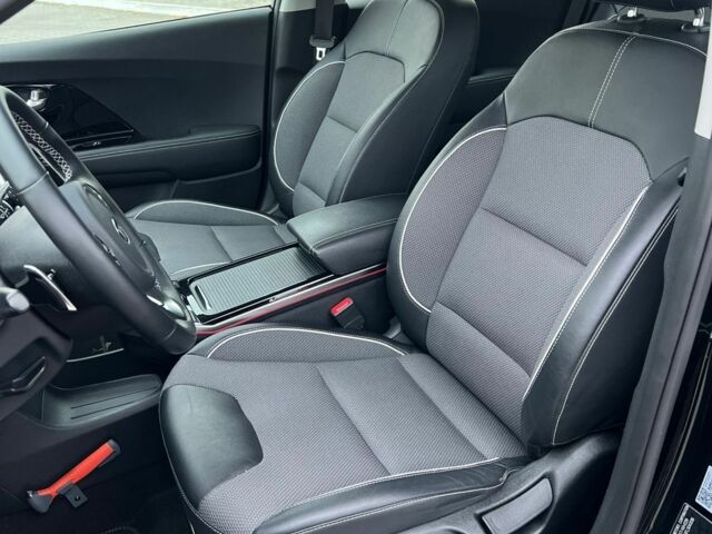 Черный Киа Niro, объемом двигателя 0 л и пробегом 106 тыс. км за 17900 $, фото 5 на Automoto.ua