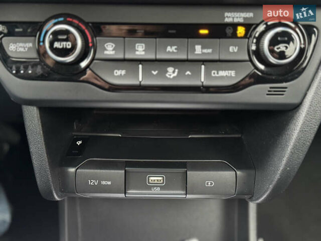 Черный Киа Niro, объемом двигателя 0 л и пробегом 132 тыс. км за 18699 $, фото 51 на Automoto.ua