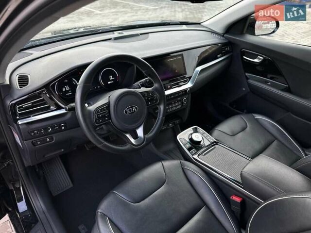 Черный Киа Niro, объемом двигателя 0 л и пробегом 128 тыс. км за 18990 $, фото 9 на Automoto.ua