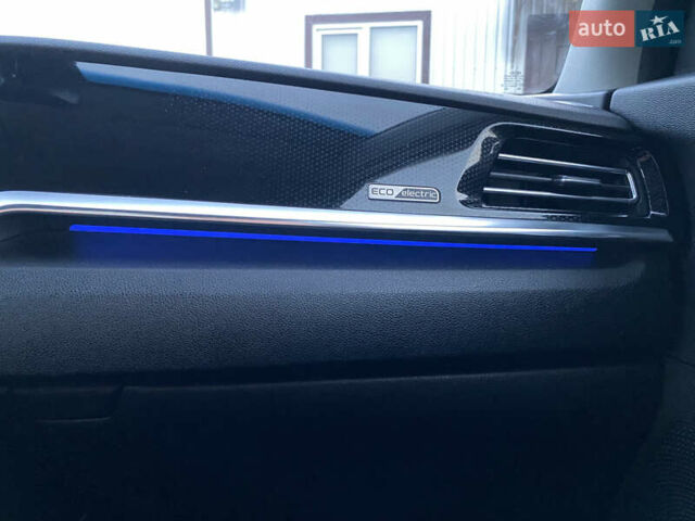 Чорний Кіа Niro, об'ємом двигуна 0 л та пробігом 64 тис. км за 22700 $, фото 64 на Automoto.ua