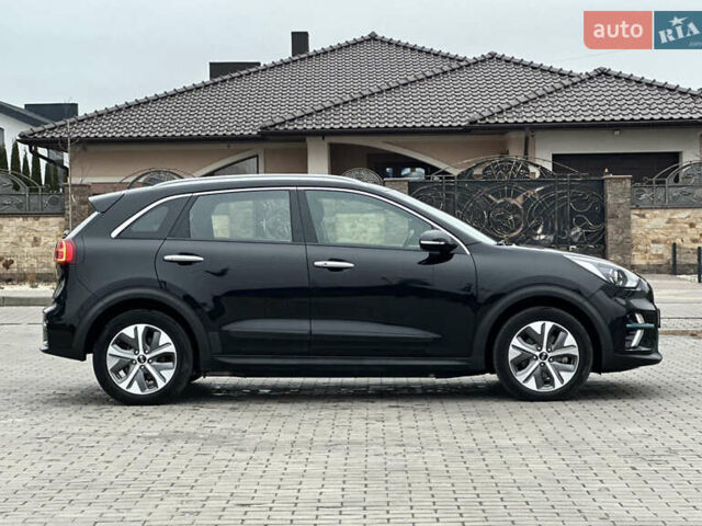 Чорний Кіа Niro, об'ємом двигуна 0 л та пробігом 130 тис. км за 18300 $, фото 6 на Automoto.ua