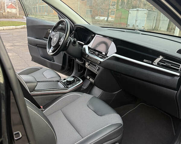 Чорний Кіа Niro, об'ємом двигуна 0 л та пробігом 93 тис. км за 18900 $, фото 13 на Automoto.ua