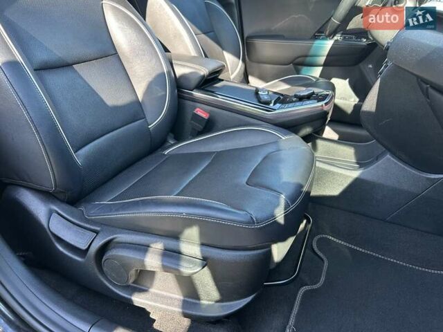 Чорний Кіа Niro, об'ємом двигуна 0 л та пробігом 135 тис. км за 18800 $, фото 9 на Automoto.ua