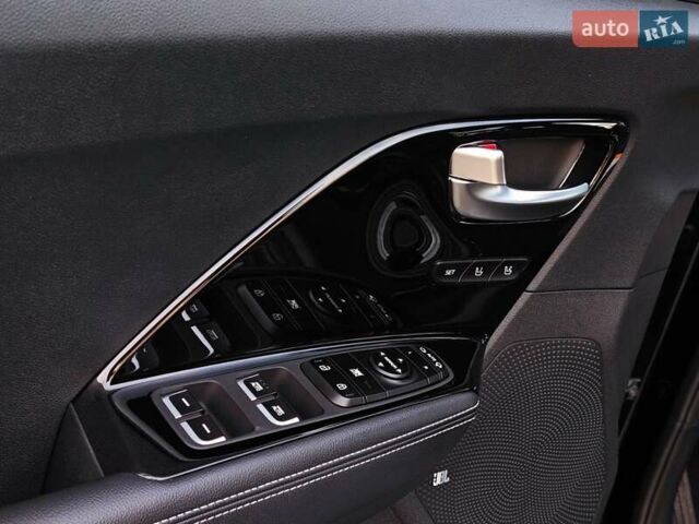 Чорний Кіа Niro, об'ємом двигуна 0 л та пробігом 115 тис. км за 20700 $, фото 57 на Automoto.ua