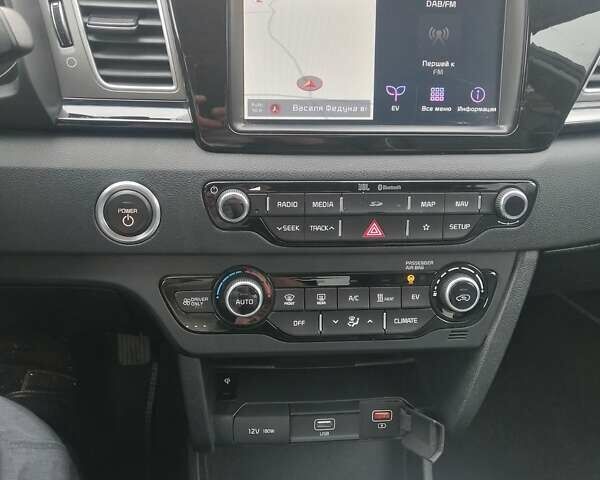 Черный Киа Niro, объемом двигателя 0 л и пробегом 139 тыс. км за 17850 $, фото 1 на Automoto.ua