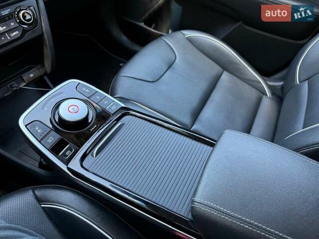 Черный Киа Niro, объемом двигателя 0 л и пробегом 84 тыс. км за 19500 $, фото 23 на Automoto.ua