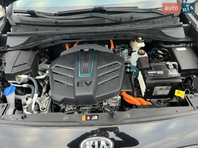 Чорний Кіа Niro, об'ємом двигуна 0 л та пробігом 140 тис. км за 17999 $, фото 52 на Automoto.ua