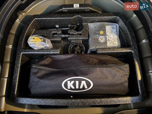Черный Киа Niro, объемом двигателя 0 л и пробегом 110 тыс. км за 17999 $, фото 66 на Automoto.ua
