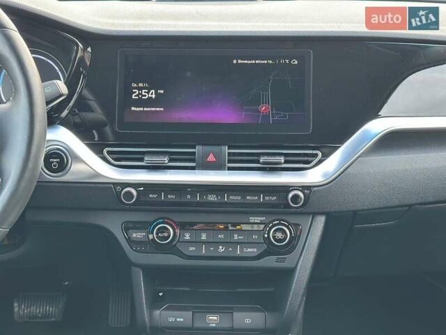 Чорний Кіа Niro, об'ємом двигуна 0 л та пробігом 148 тис. км за 18700 $, фото 14 на Automoto.ua