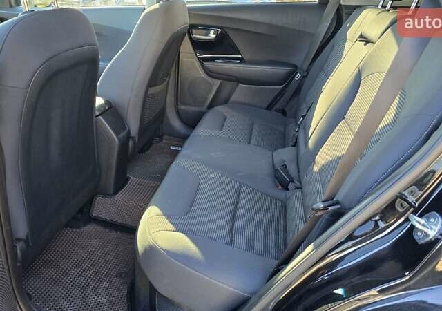 Черный Киа Niro, объемом двигателя 1.58 л и пробегом 32 тыс. км за 21000 $, фото 9 на Automoto.ua