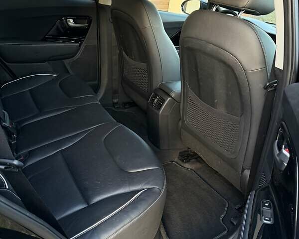 Чорний Кіа Niro, об'ємом двигуна 0 л та пробігом 69 тис. км за 21500 $, фото 35 на Automoto.ua