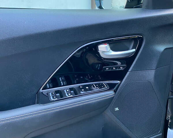 Черный Киа Niro, объемом двигателя 0 л и пробегом 152 тыс. км за 19200 $, фото 24 на Automoto.ua