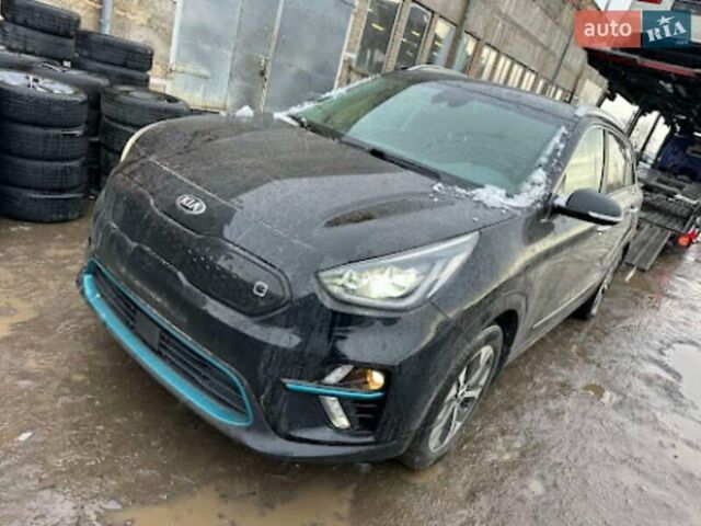 Чорний Кіа Niro, об'ємом двигуна 0 л та пробігом 143 тис. км за 17800 $, фото 3 на Automoto.ua