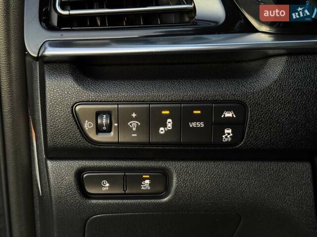 Черный Киа Niro, объемом двигателя 0 л и пробегом 110 тыс. км за 17999 $, фото 41 на Automoto.ua