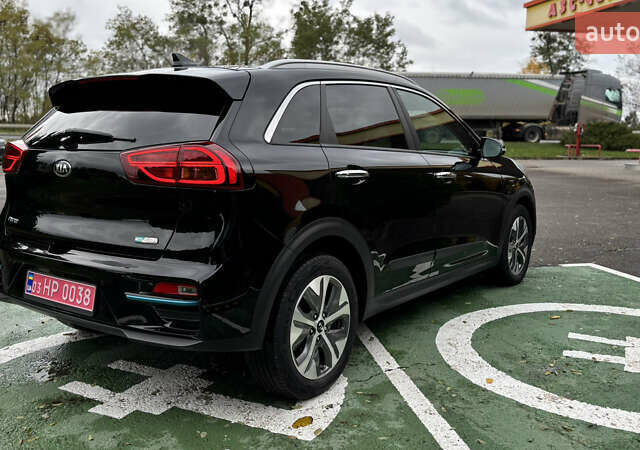Чорний Кіа Niro, об'ємом двигуна 0 л та пробігом 110 тис. км за 19500 $, фото 5 на Automoto.ua