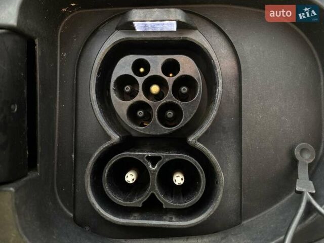 Чорний Кіа Niro, об'ємом двигуна 0 л та пробігом 88 тис. км за 21900 $, фото 23 на Automoto.ua