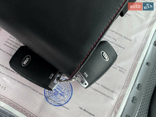 Чорний Кіа Niro, об'ємом двигуна 0 л та пробігом 109 тис. км за 17499 $, фото 61 на Automoto.ua