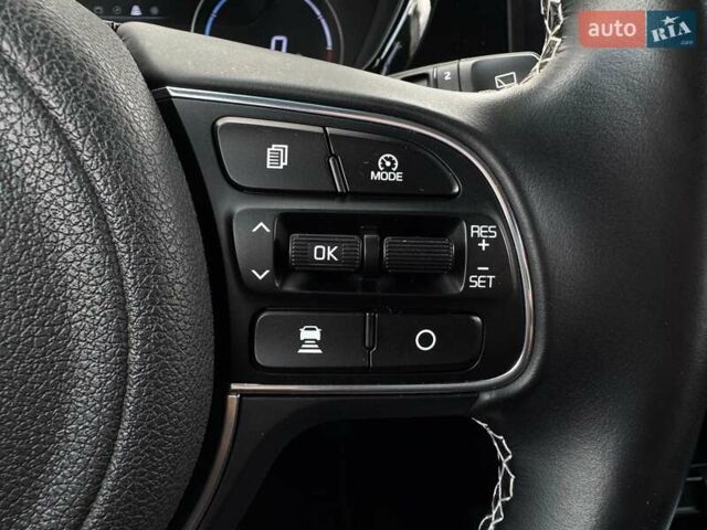 Чорний Кіа Niro, об'ємом двигуна 0 л та пробігом 69 тис. км за 23200 $, фото 9 на Automoto.ua