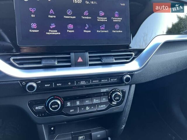 Чорний Кіа Niro, об'ємом двигуна 0 л та пробігом 112 тис. км за 20499 $, фото 45 на Automoto.ua