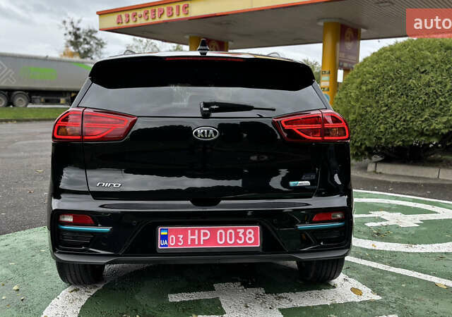 Чорний Кіа Niro, об'ємом двигуна 0 л та пробігом 110 тис. км за 19500 $, фото 4 на Automoto.ua