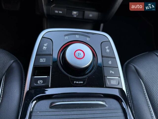 Чорний Кіа Niro, об'ємом двигуна 0 л та пробігом 69 тис. км за 21500 $, фото 27 на Automoto.ua